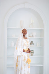 Woman wearing white Somali bridal/wedding dirac.