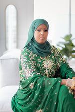 Load image into Gallery viewer, Woman wearing green Somali bridal/wedding dirac.
